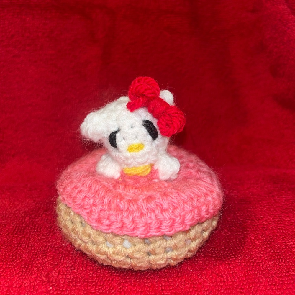 Hello kitty and her donut